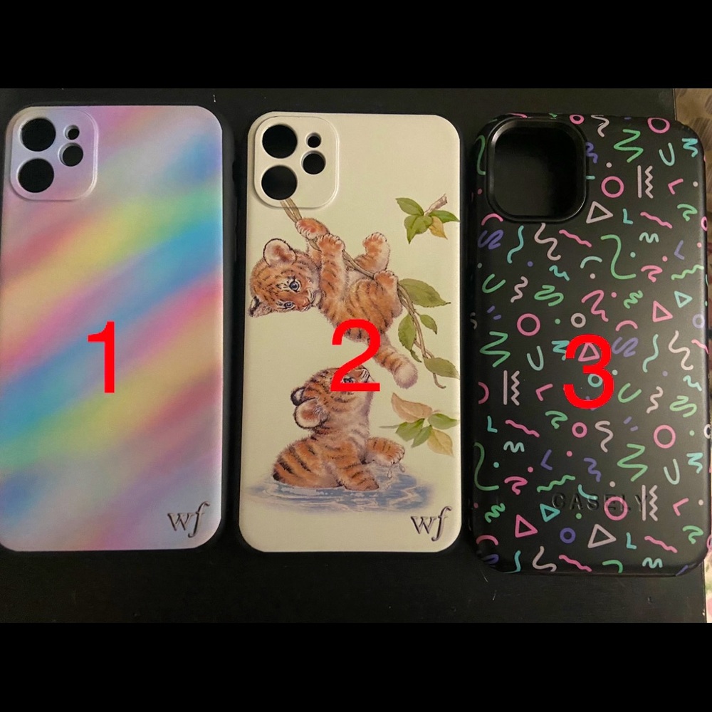 Tiger wildflower iPhone 11 case (used once, in great condition)